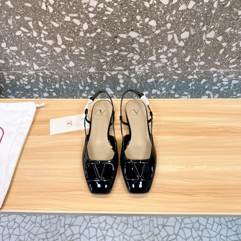 Classic Vxlxntino Sandals 229632