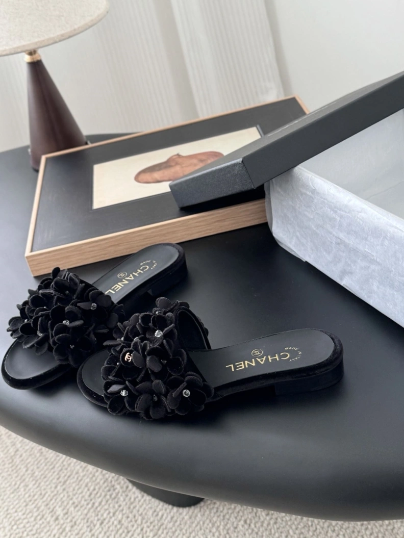 Affordable Chxnxl Slippers 119894
