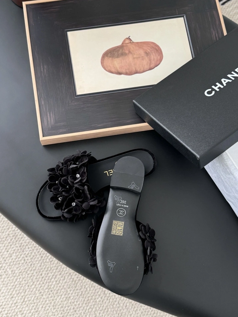 Affordable Chxnxl Slippers 119894
