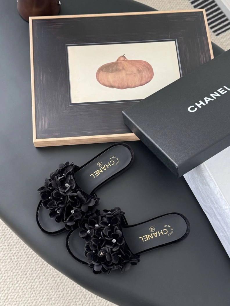 Affordable Chxnxl Slippers 119894