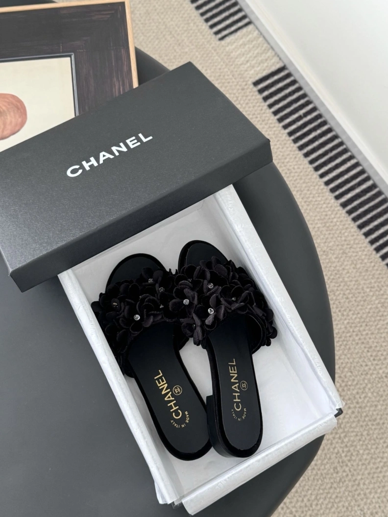 Affordable Chxnxl Slippers 119894