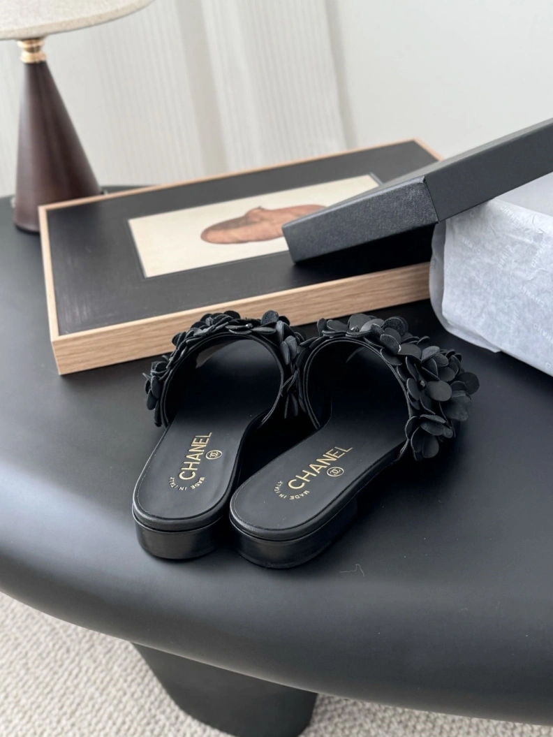 Chxnxl Slippers Sophisticated 119881