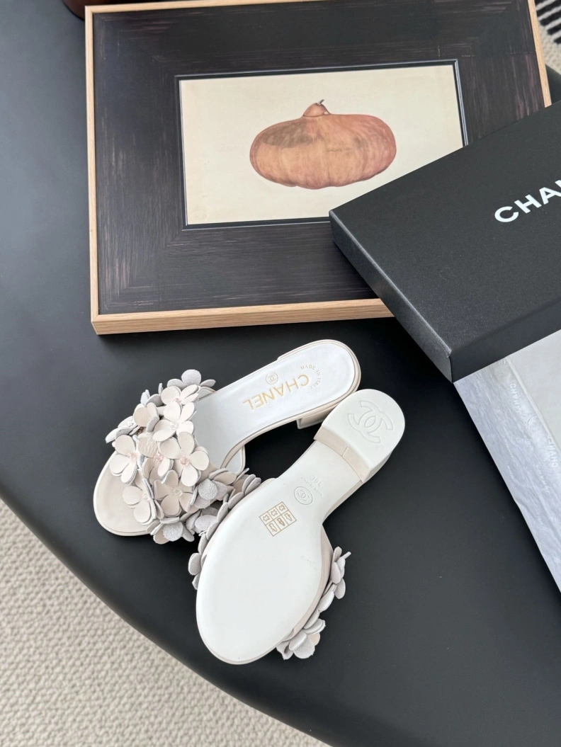 TopPick Chxnxl Slippers 119885