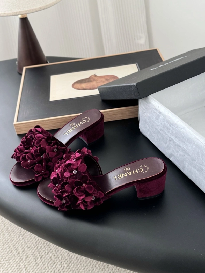 Refined Chxnxl Slippers 119888