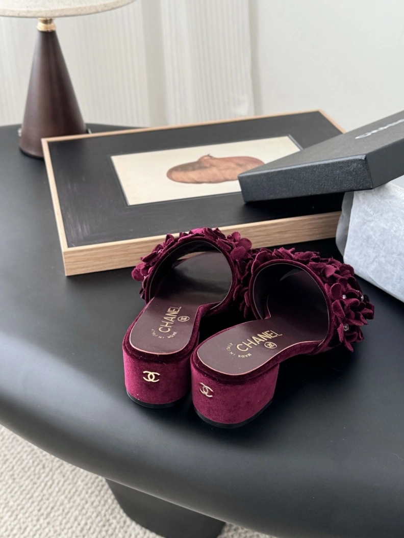 Refined Chxnxl Slippers 119888