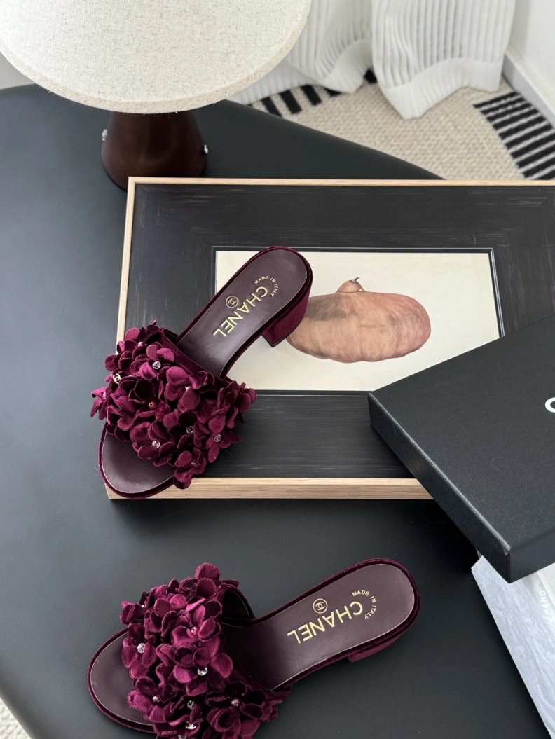 Refined Chxnxl Slippers 119888