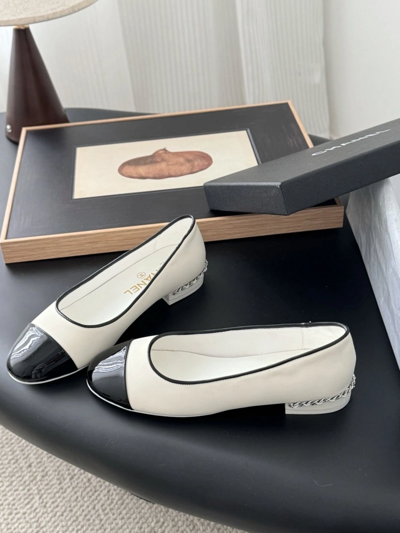 Stylish Chxnxl Flat Shoes 120944