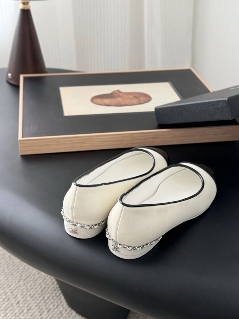 Stylish Chxnxl Flat Shoes 120944