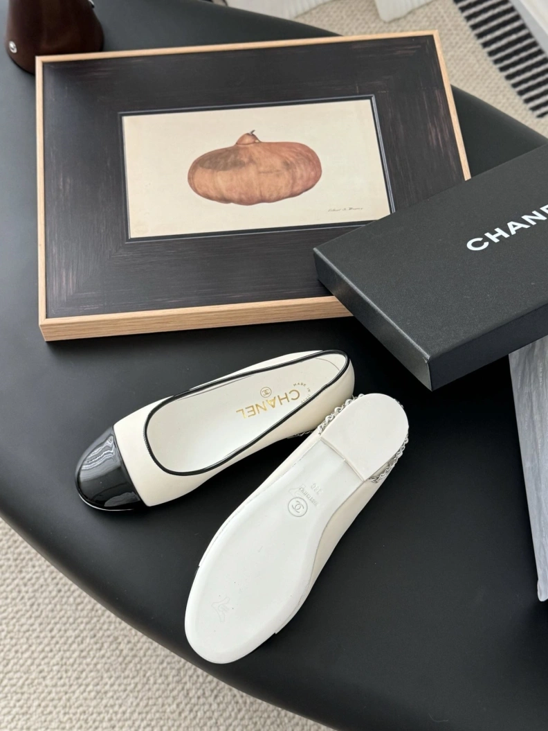 Stylish Chxnxl Flat Shoes 120944