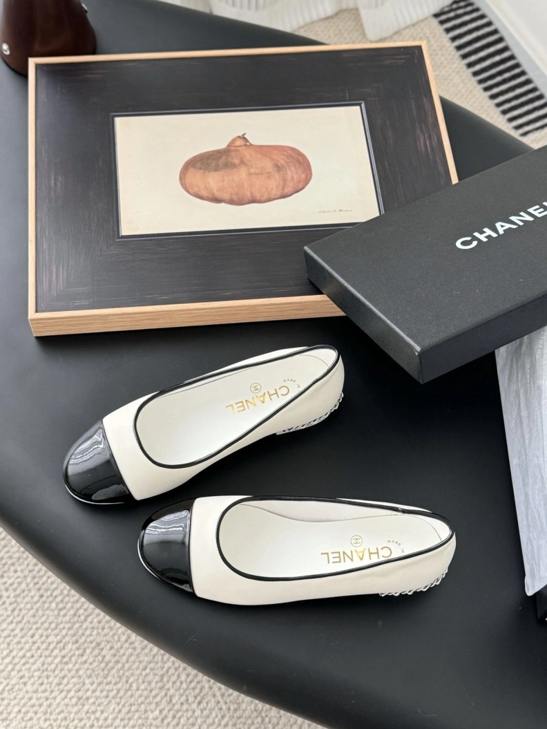 Stylish Chxnxl Flat Shoes 120944