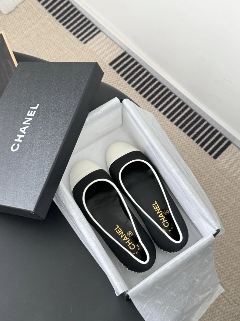 WellDesigned Chxnxl Flat Shoes 120945