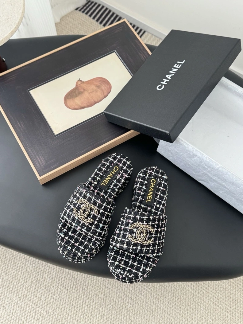 Fashionable Chxnxl Slippers 119892