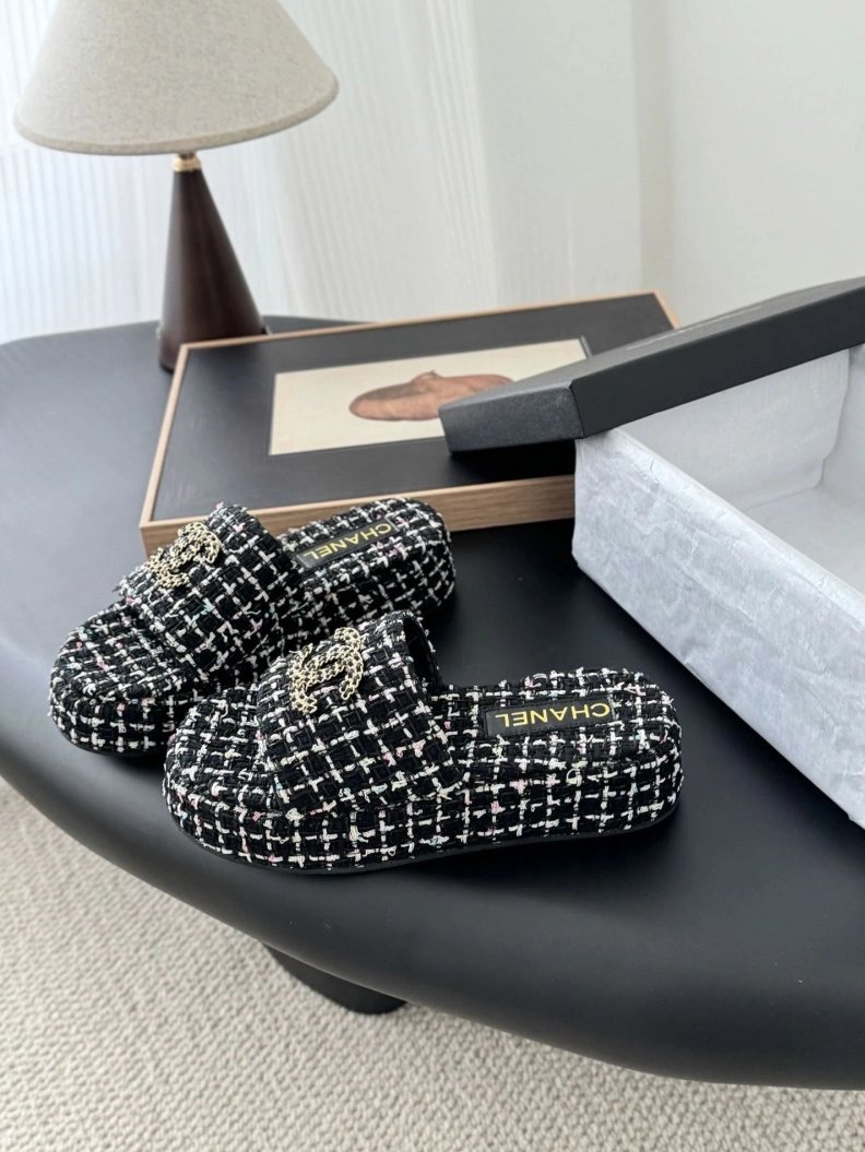 Fashionable Chxnxl Slippers 119892