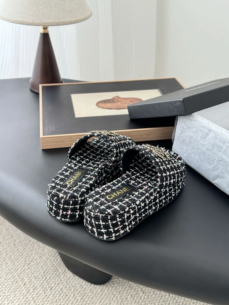 Fashionable Chxnxl Slippers 119892
