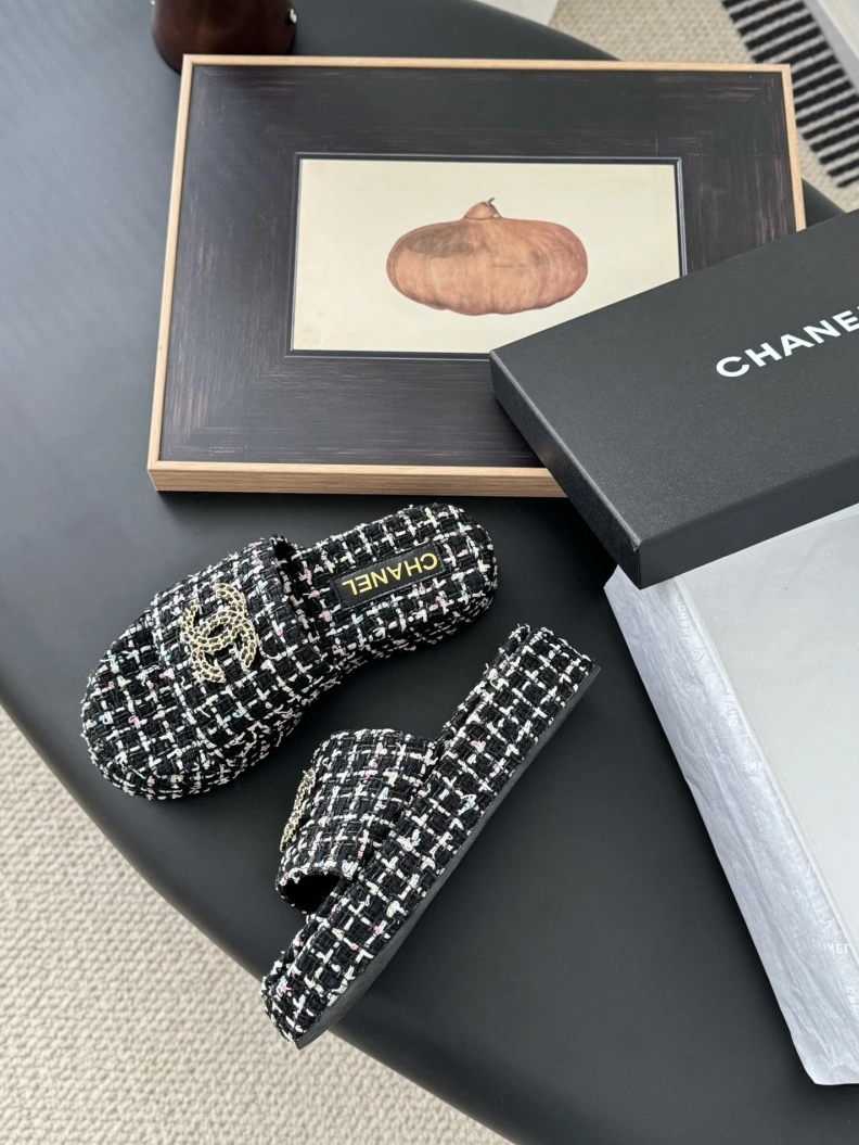 Fashionable Chxnxl Slippers 119892