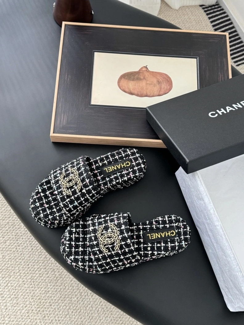 Fashionable Chxnxl Slippers 119892
