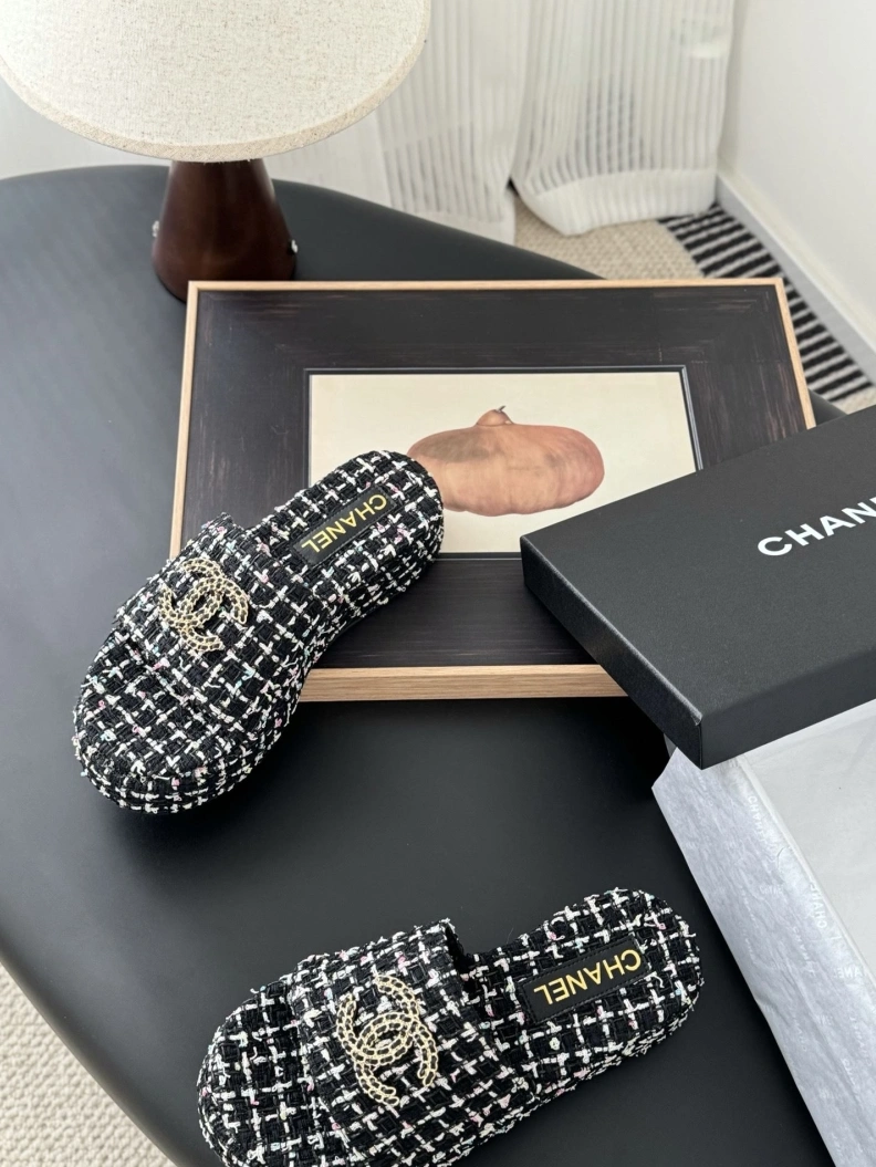 Fashionable Chxnxl Slippers 119892