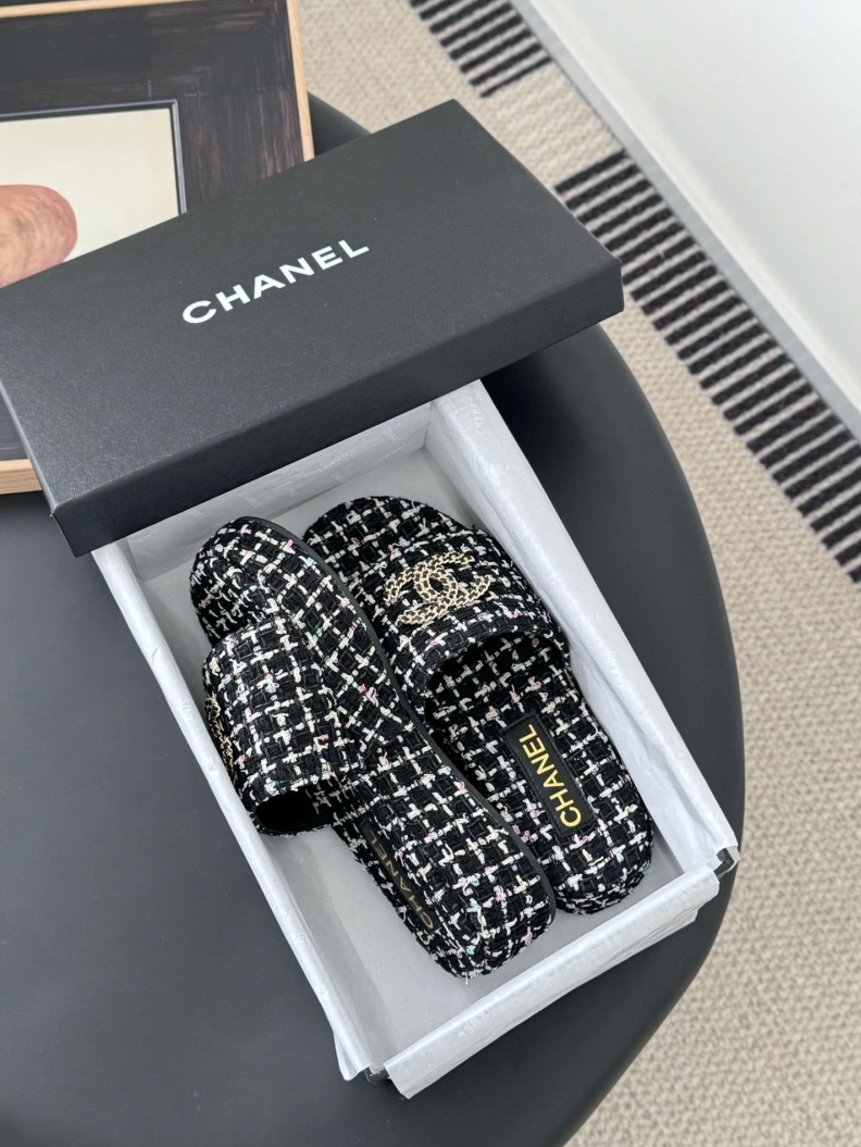 Fashionable Chxnxl Slippers 119892
