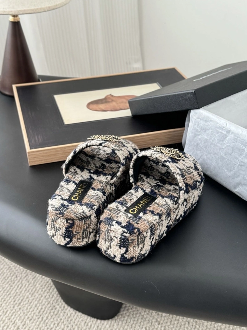 Durable Chxnxl Slippers 119876
