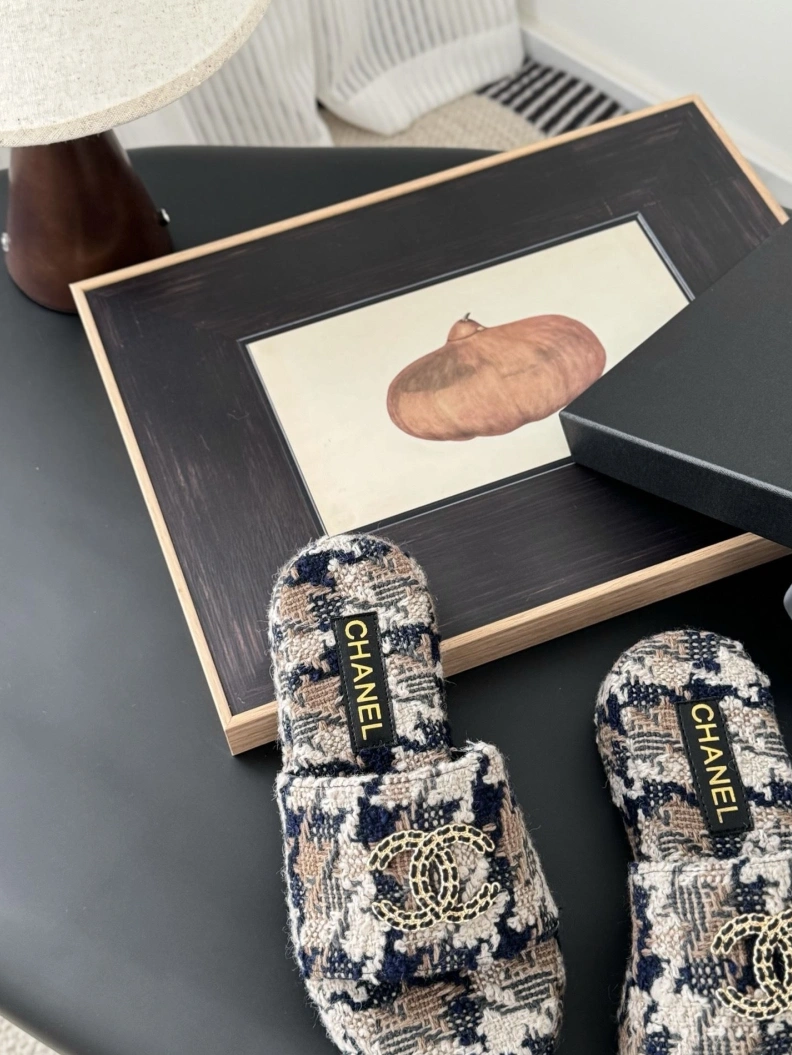 Durable Chxnxl Slippers 119876