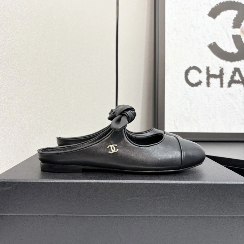 ModernLook Chxnxl Slippers 119862
