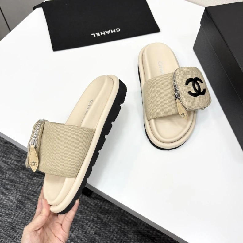 Vibrant Chxnxl Slippers 119878