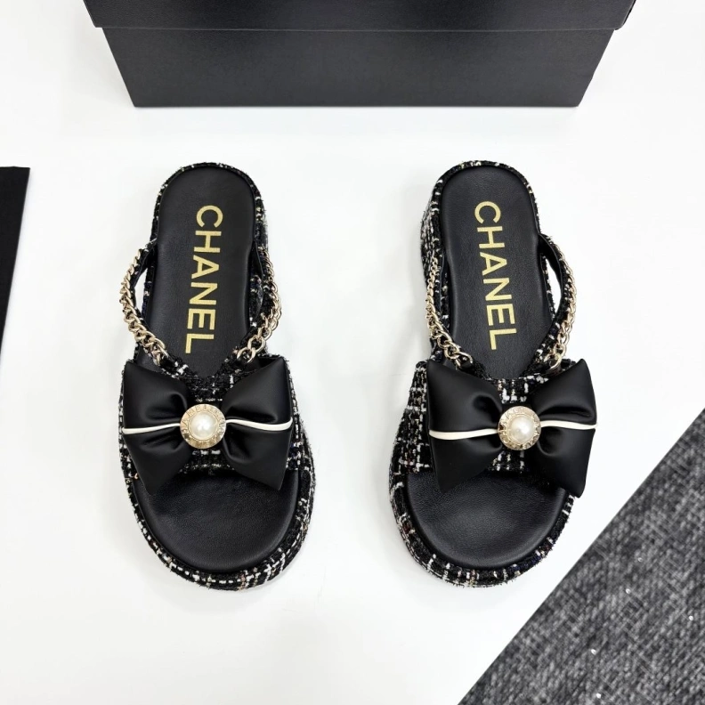 Flexible Chxnxl Slippers 119861