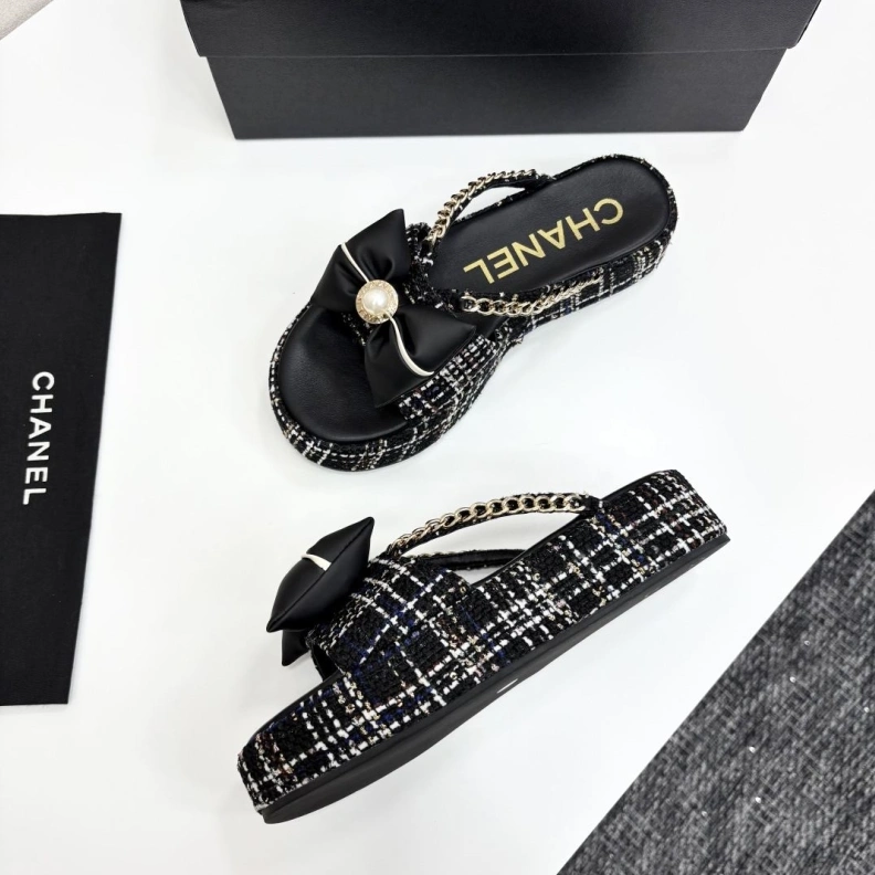 Flexible Chxnxl Slippers 119861