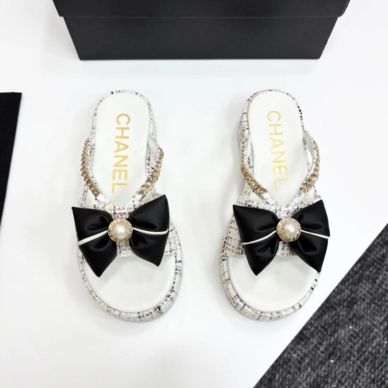 Classic Chxnxl Slippers 119863