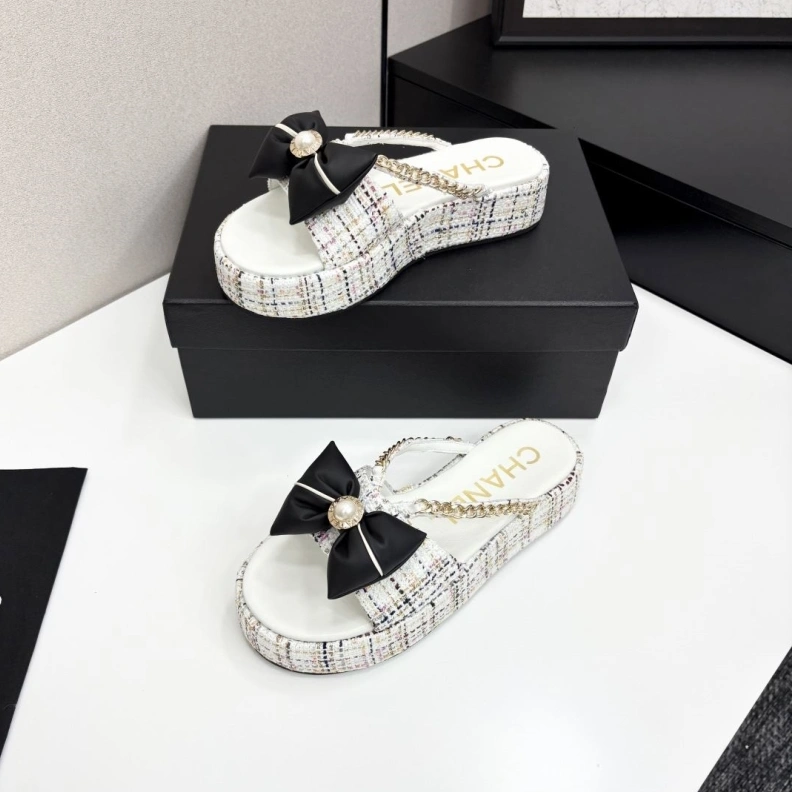 Classic Chxnxl Slippers 119863