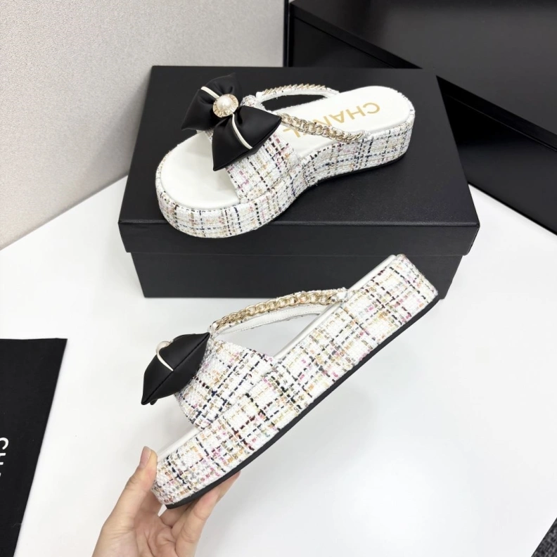Classic Chxnxl Slippers 119863