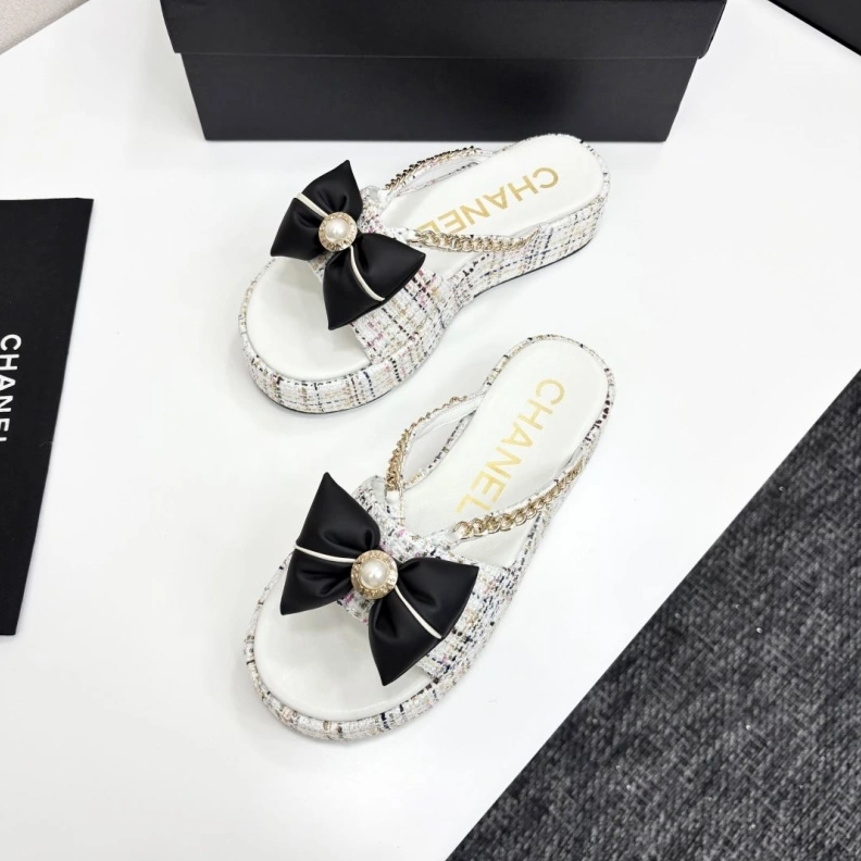 Classic Chxnxl Slippers 119863