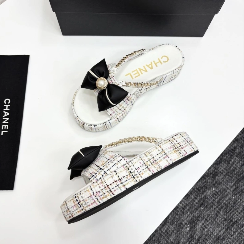 Classic Chxnxl Slippers 119863
