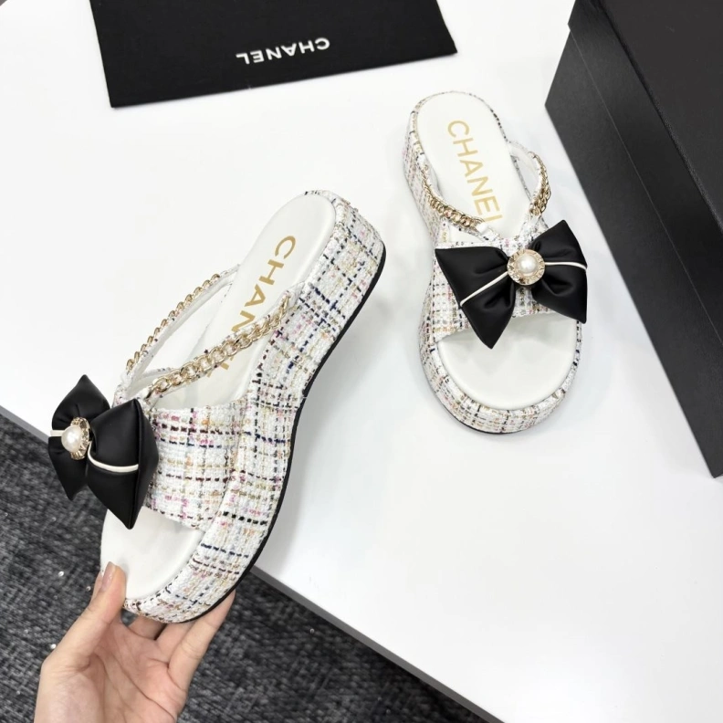 Classic Chxnxl Slippers 119863