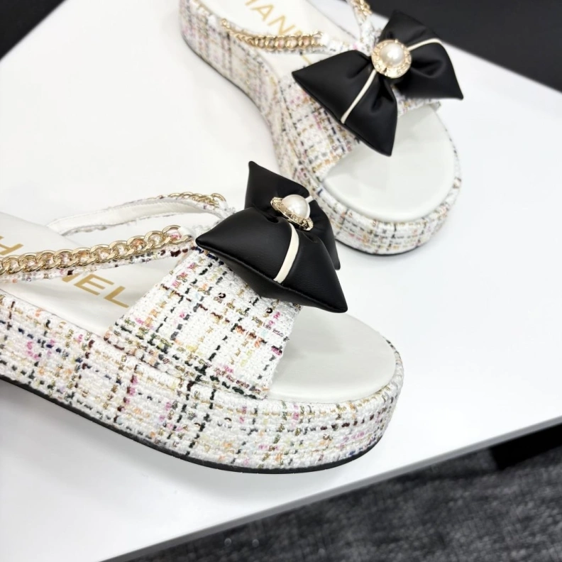 Classic Chxnxl Slippers 119863