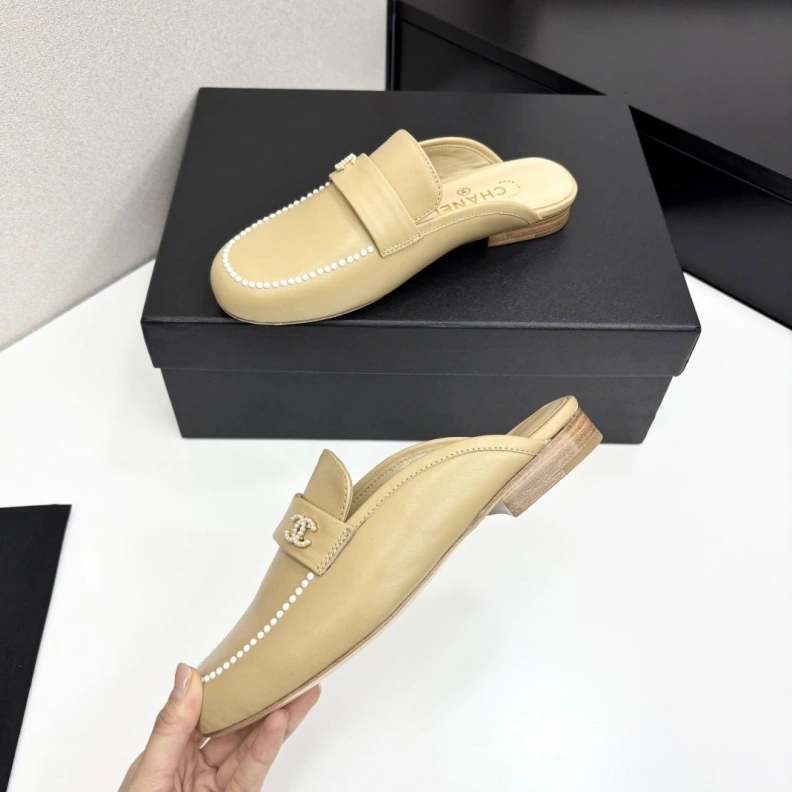 EyeCatching Chxnxl Slippers 119852