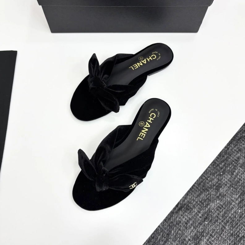 Bold Chxnxl Slippers 119847