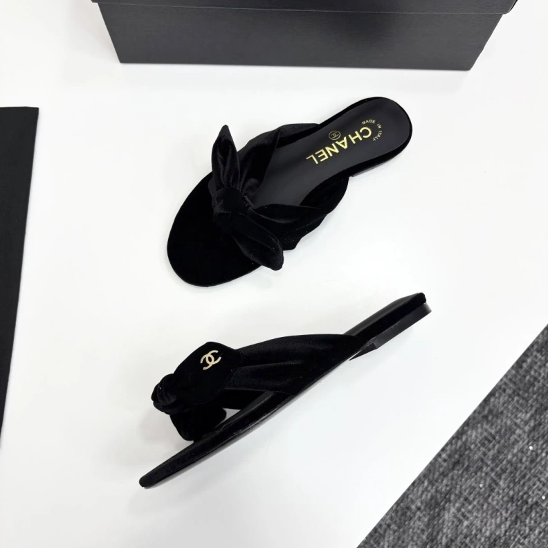 Bold Chxnxl Slippers 119847