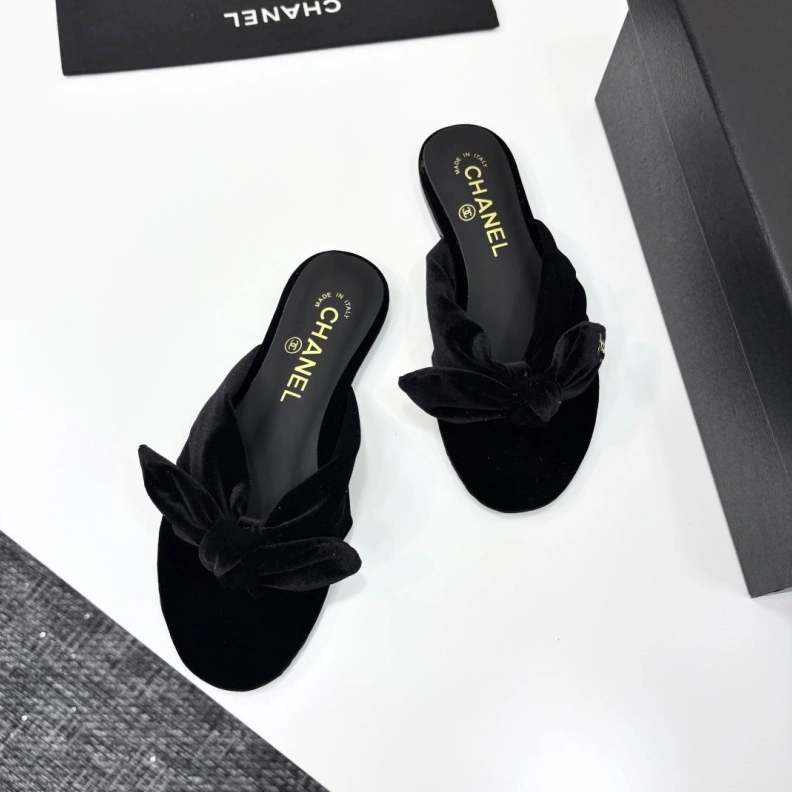 Bold Chxnxl Slippers 119847