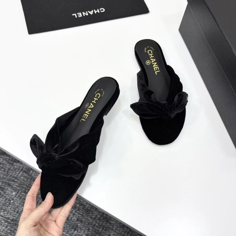 Bold Chxnxl Slippers 119847