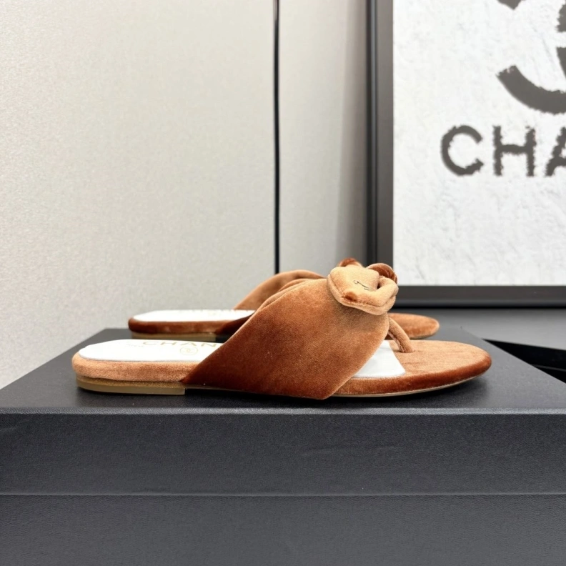 Bright Chxnxl Slippers 119851