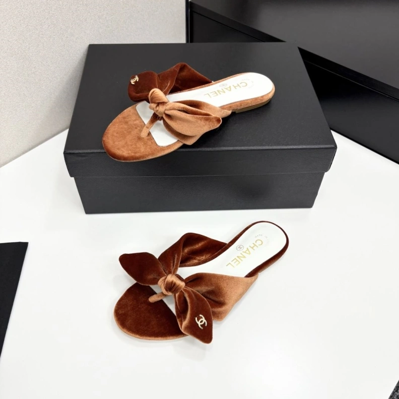 Bright Chxnxl Slippers 119851