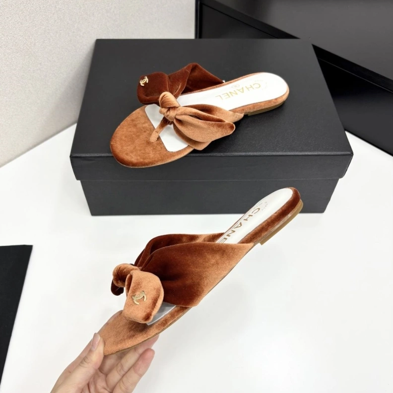 Bright Chxnxl Slippers 119851