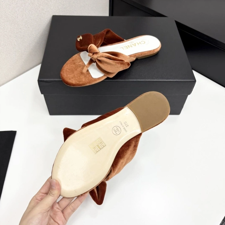 Bright Chxnxl Slippers 119851
