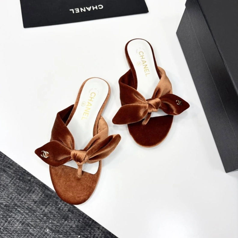 Bright Chxnxl Slippers 119851