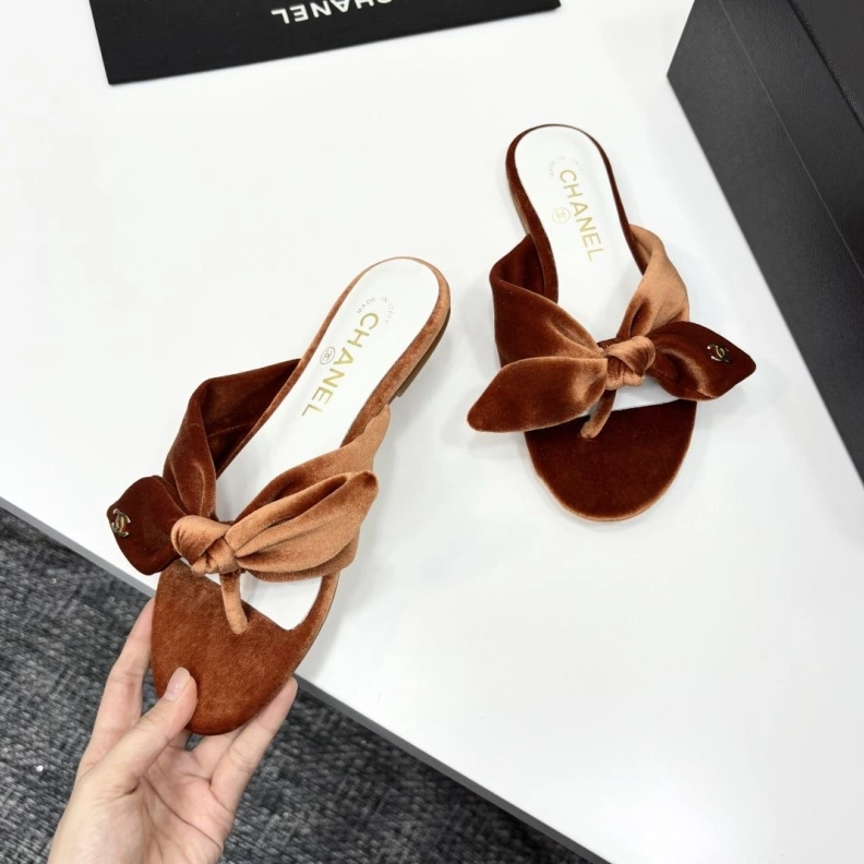 Bright Chxnxl Slippers 119851