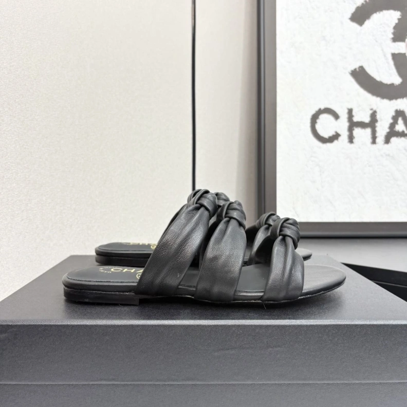 Compact Chxnxl Slippers 119844