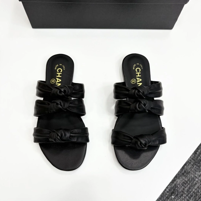 Compact Chxnxl Slippers 119844