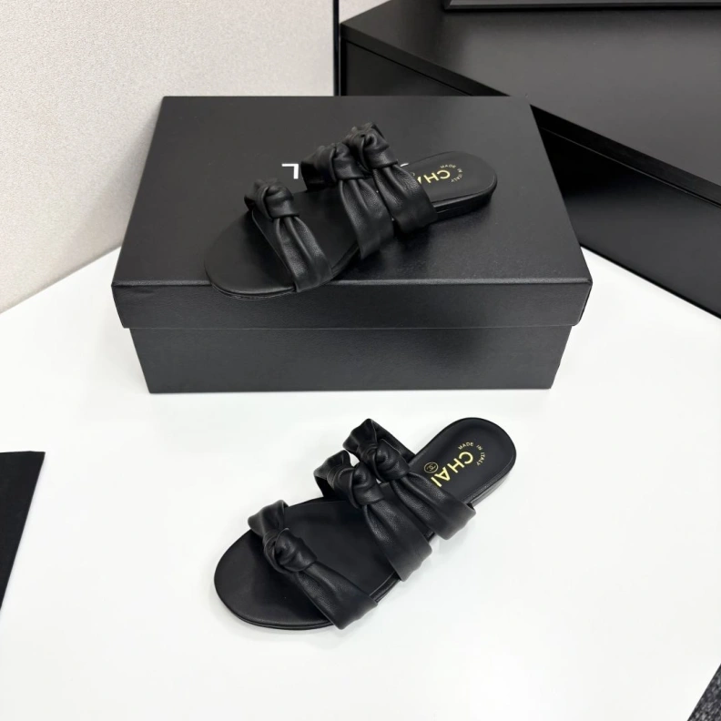 Compact Chxnxl Slippers 119844