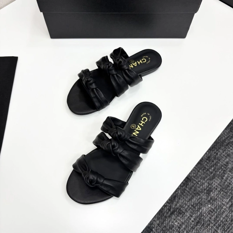 Compact Chxnxl Slippers 119844